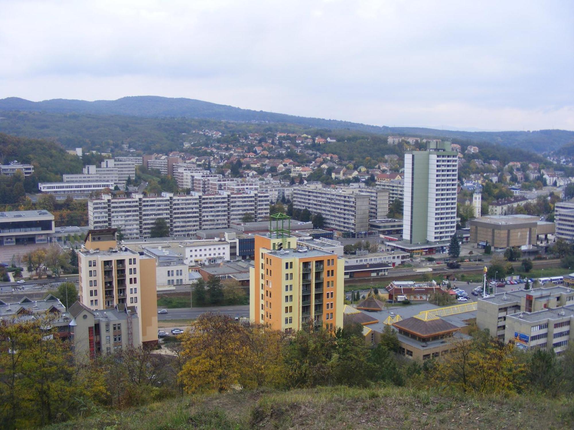 Central Apartman Salgótarján Esterno foto